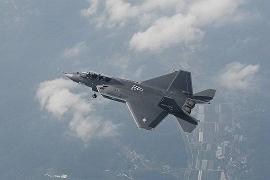 KF-21 조종사 첫 인터뷰! '직접 몰아보니 F-35보다…' | 밀리터리 랩실