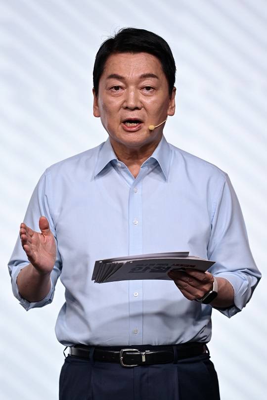 사진 = 안철수 국민의힘 경선 후보가 지난 18일 국민의힘 '제21대 대통령후보자 1차 경선 비전대회'에서 비전을 발표하고 있다. (출처 = 뉴시스)