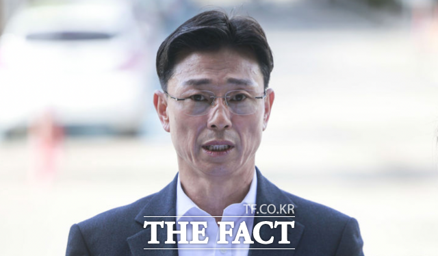 해병대 채모 상병 수사 외압 의혹을 받는 임성근 전 해병대 1사단장이 휴대전화 포렌식 참관을 위해 고위공직자범죄수사처(공수처)에 출석하며 "구명 로비 의혹은 실체가 없다"고 밝혔다. 임성근 전 해병대 1사단장이 해병대 채 상병 순직 사건에 대한 외압 의혹 수사관련 포렌식 참관을 위해 23일 경기 과천시 고위공직자범죄수사처(공수처)로 출석하기에 앞서 취재진 앞에서 입장을 밝히고 있다./뉴시스