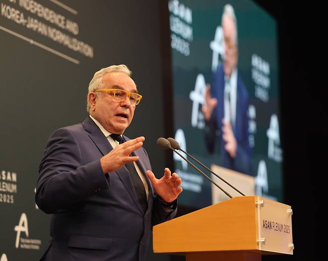 23일 서울에서 아산정책연구원 주최로 열린 '아산플래넘 2025'에서 커트 캠벨 전 미국 국무부 부장관이 기조연설을 하고 있다. /연합뉴스