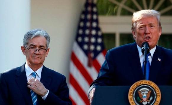 트럼프(오른쪽) 대통령과 파월(왼쪽) 연준 의장. /연합뉴스