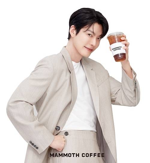 배우 김우빈이 매머드커피의 새 얼굴이 됐다. 사진=㈜매머드커피랩