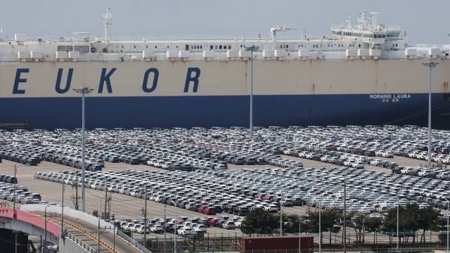 21일 경기도 평택항에 수출용 자동차가 세워져 있다. 연합뉴스.