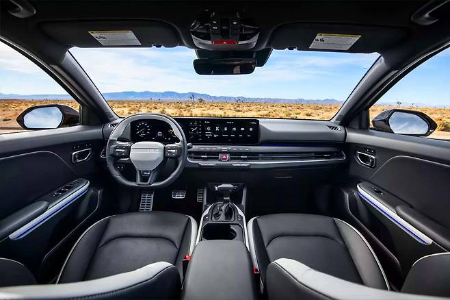 기아 K4 해치백 실내