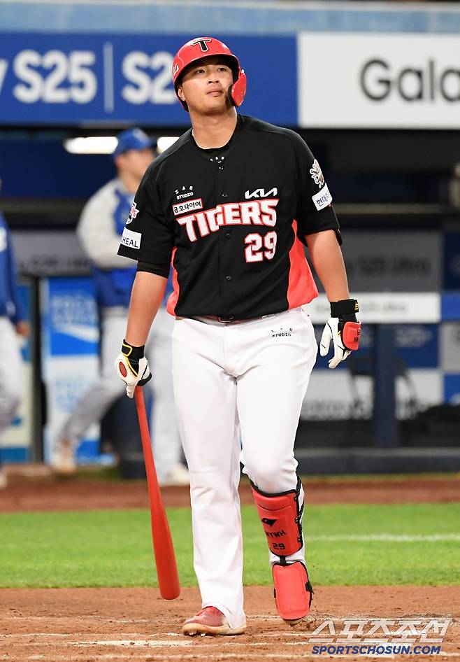 23일 대구 삼성라이온즈파크에서 열린 삼성 라이온즈와 KIA 타이거즈의 경기. 삼성 배찬승에게 삼진을 당한 KIA 변우혁이 아쉬워하고 있다. 대구=박재만 기자 pjm@sportschosun.com/2025.04.23/