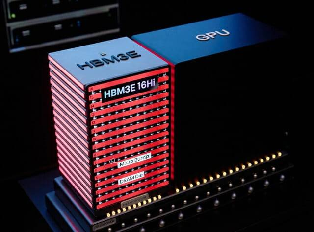 SK그룹 CES 2025 전시관에 전시된 SK하이닉스의 HBM3E 16단 제품. /SK하이닉스 뉴스룸