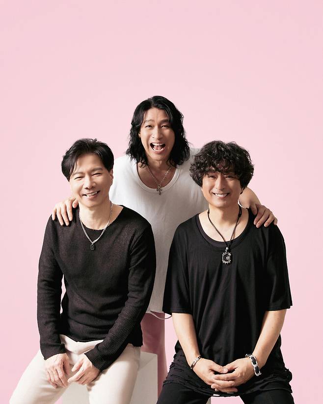 데뷔 30주년을 맞아 컴백하는 밴드 지니. 장호일(왼쪽부터), 신성우, 김영석. 만파엔터테인먼트 제공