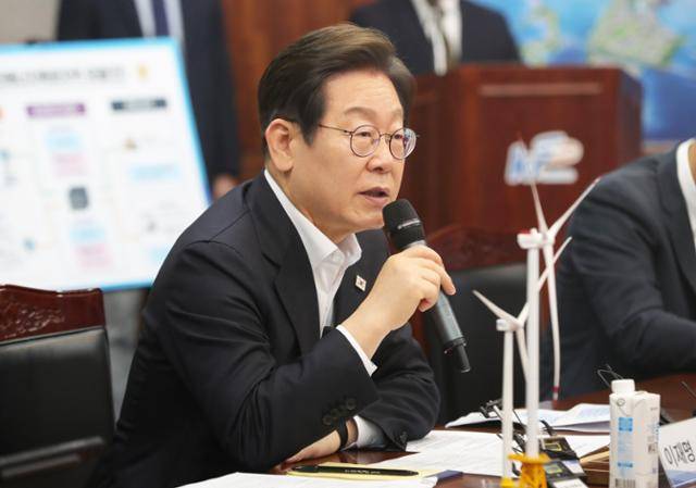 이재명 전 더불어민주당 대표가 24일 오전 전북 새만금33센터를 방문해 발언하고 있다. 연합뉴스