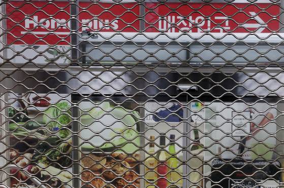 22일 서울 시내 한 홈플러스 매장이 오픈 준비를 하고 있다. 뉴스1