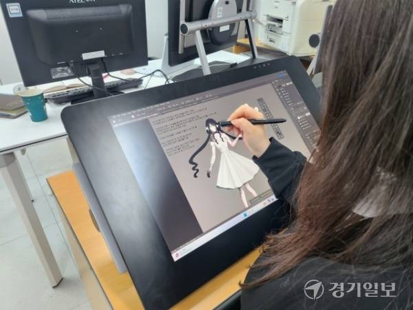 안산 경기모바일과학고 시각미디어디자인과 수업 모습. 박화선기자