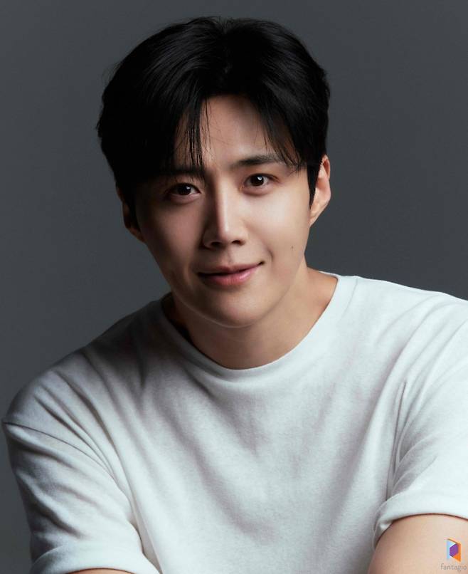 김선호, 女心 공략 새 프로필 공개