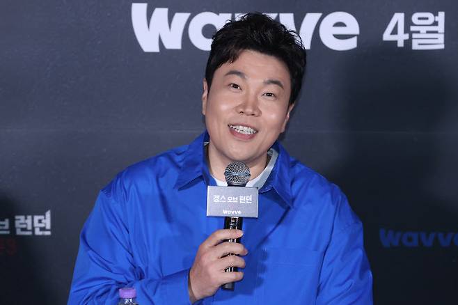 배우 신승환이 25일 서울 용산구 CGV용산아이파크몰에서 열린 영국 드라마 ‘갱스 오브 런던’ 시즌3 기자간담회에서 인사말을 하고 있다. (사진=연합뉴스)