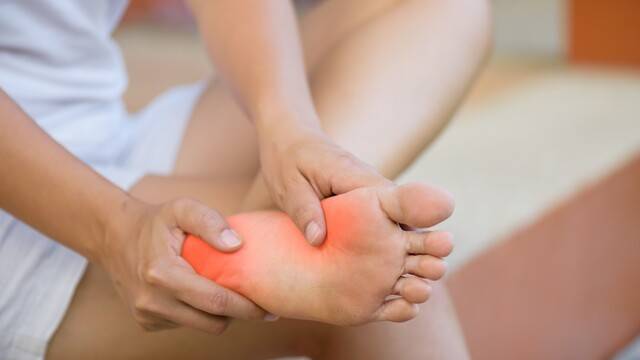 족저근막 유연성 강화도 족저근막염 예방에 도움 된다|출처: 클립아트코리아