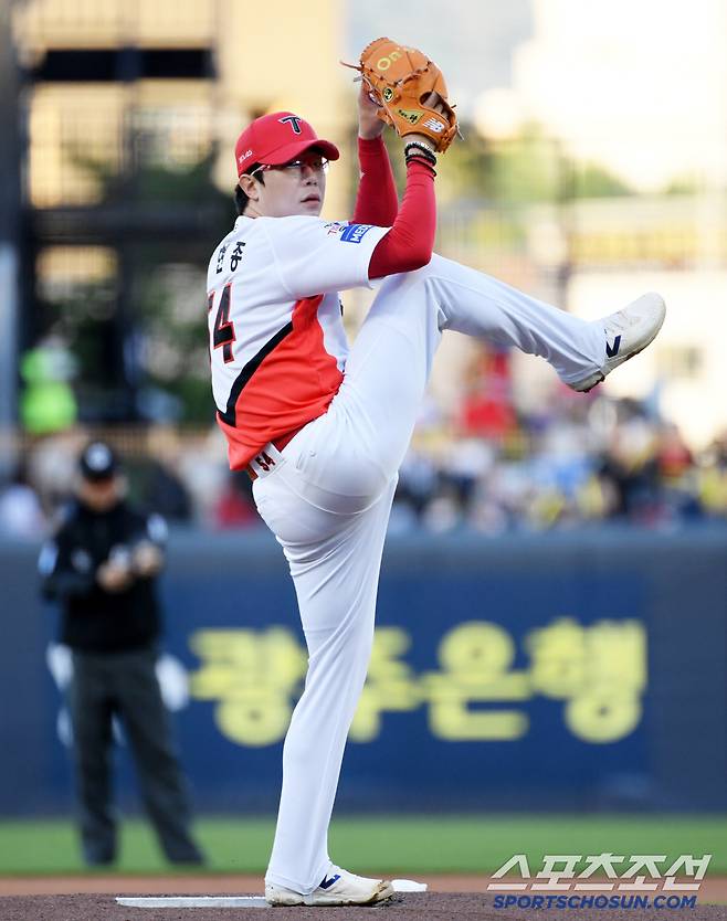 25일 광주 기아챔피언스필드에서 열린 KIA 타이거즈와 LG 트윈스의 경기. KIA 양현종이 역투하고 있다. 광주=박재만 기자 pjm@sportschosun.com/2025.04.25/