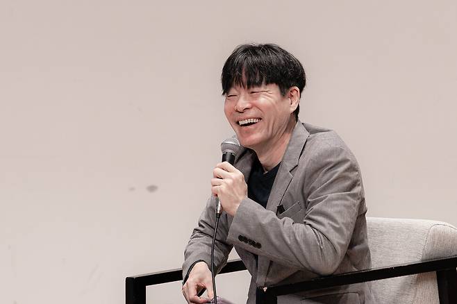 박찬일 셰프 겸 작가. 깊이 있는 질문과 진행으로 분위기를 이끌었다. 위즈덤하우스 제공