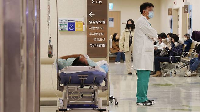 환자와 의료진. 기사 내용과 직접적인 관련 없음.