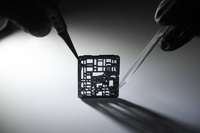 건축미를 느낄 수 있는 오픈워크 구조 무브먼트 CRMA9. RM 16-02 오토매틱 엑스트라 플랫 워치에 탑재된다. 사진 리차드 밀