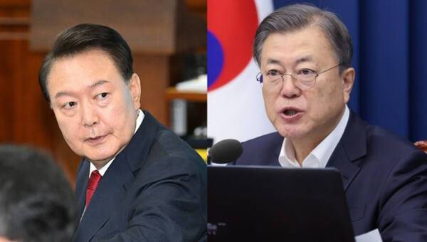 윤석열 전 대통령, 문재인 전 대통령. 연합뉴스