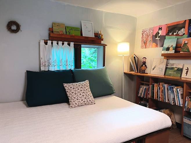 독립서점과 함께 운영하고 있는 경북 영양 산골 북스테이 / 사진=에어비앤비