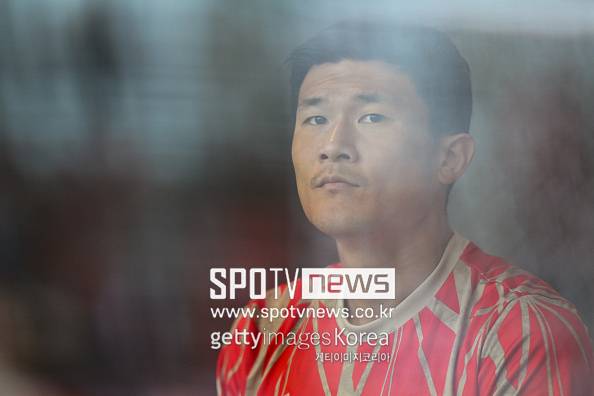 ▲ 로마노는 "김민재는 바이에른에서 상당히 높은 연봉을 받고 있다. 이는 유럽 구단들에게 큰 걸림돌"이라고 진단했는데 반복해서 강조한 대목은 “이적 가능성은 구체적이지만, 연봉 삭감 없이는 유럽 이적은 어렵다”는 점이었다. 유럽 다수의 매체들은 “김민재가 프리미어리그를 최우선으로 고려하고 있으며, 첼시와 뉴캐슬 유나이티드가 잠재적 행선지다. 뉴캐슬 유나이티드가 김민재를 노리고 있다”고 보도했다