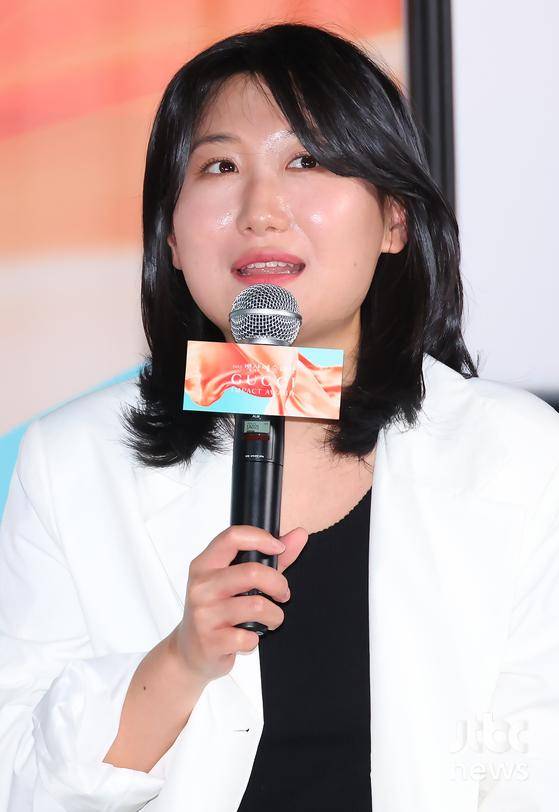 26일 오후 서울 메가박스 성수점에서 '구찌 임팩트 어워드 GUEST VISIT' 행사가 열렸다. 이날 모더레이터를 맡은 배우 김신록과 '그녀에게' 이상철 감독, 배우 김재화 '대도시의 사랑법' 배우 노상현, '되살아나는 목소리' 시네마달 김명주 팀장, '아침바다 갈매기는' 박이웅 감독, '정순' 정지혜 감독, 배우 김금순이 참석해 자리를 빛냈다. 박세완 엔터뉴스팀 기자 park.sewan@jtbc.co.kr