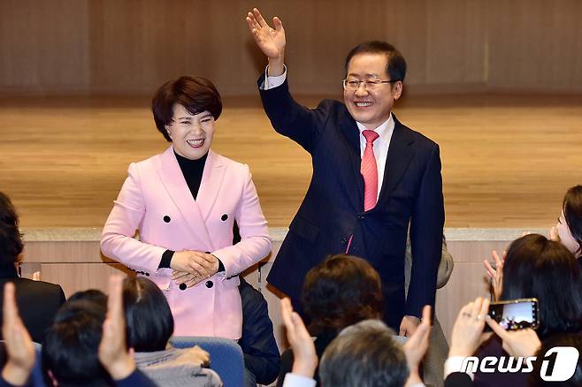 홍준표 국민의힘 대선 경선 후보와 부인 이순삼 여사. 2019.1.30/뉴스1 ⓒ News1 임세영 기자