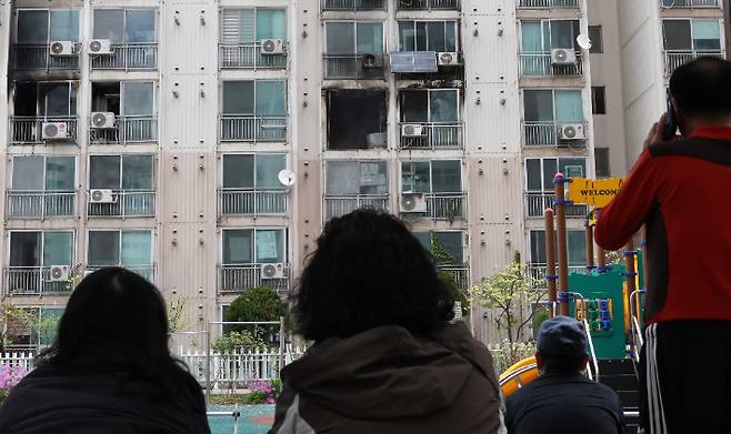 관악구 봉천동 아파트 화재 현장. 연합뉴스