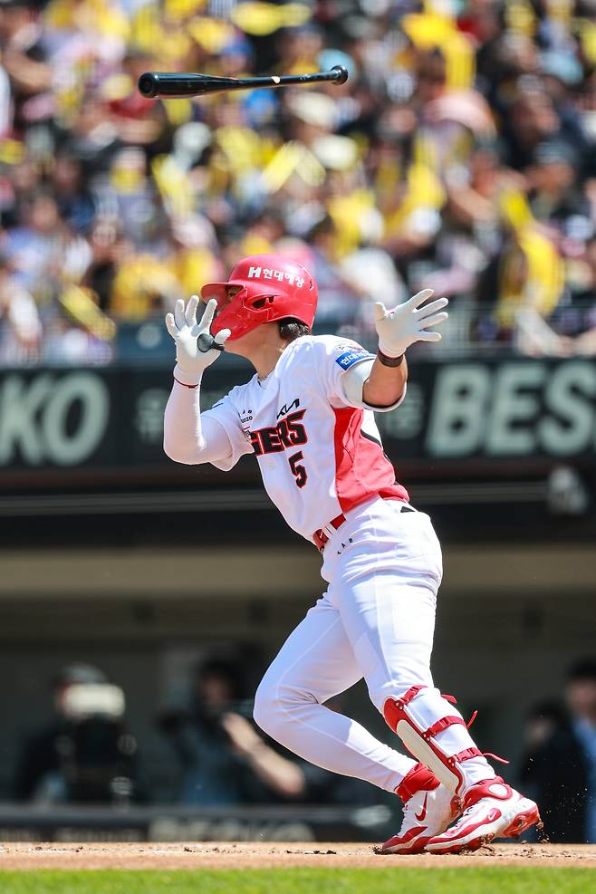 KIA 김도영이 26일 광주-기아챔피언스필드에서 열린 LG와 홈경기에서 타격하고 있다. KIA 타이거즈 제공