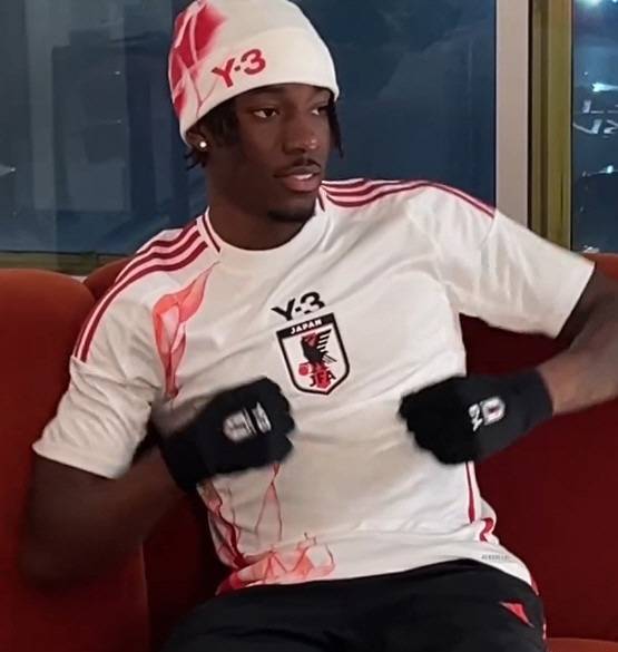 일본 축구대표팀 유니폼을 입은 노니 마두에케. /사진=노니 마두에케 SNS 영상 갈무리