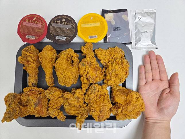홈플러스 당당치킨의 대용량 신메뉴 ‘당당 더큰후라이드치킨’ (사진=한전진 기자)