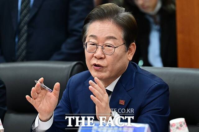 이재명 더불어민주당 대선 경선 후보는 서울 도심 재개발·재건축 진입 장벽을 낮추고, 용적률 상향과 분담금 완화를 추진하겠다는 공약을 내놨다. /남윤호 기자