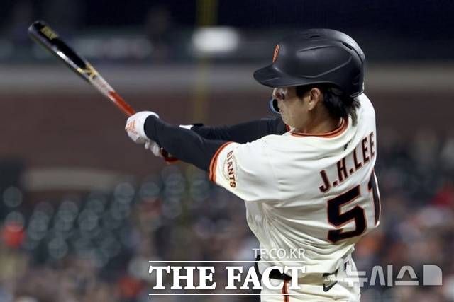 이정후가 27일(한국시간) 텍사스전서 4경기 연속 안타 행진을 이어갔다. /뉴시스