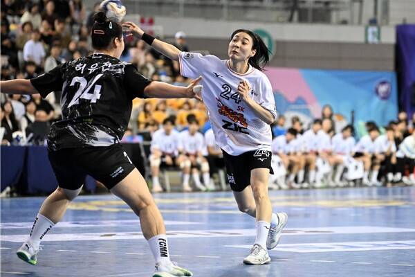 에스케이의 강경민. 한국핸드볼연맹 제공