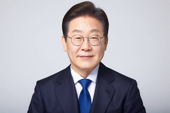 더불어민주당 대통령 후보로 공식 선출된 이재명 후보는 수락 연설을 통해 정권 탈환과 민주주의 회복, 국민통합을 이루겠다고 다짐했다. 사진은 이재명 더불어민주당 대선후보의 프로필 사진. /사진=더불어민주당 제공