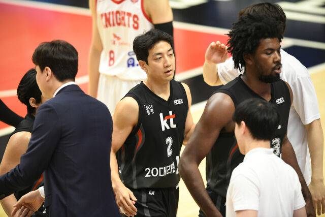 허훈과 레이션 해먼즈./KBL