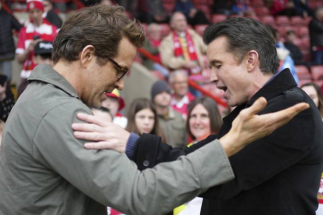 렉섬 공동 구단주 라이언 레인놀즈와 롭 맥엘헤니. <저작권자(c) 연합뉴스, 무단 전재-재배포, AI 학습 및 활용 금지>