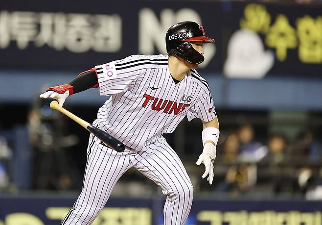 ▲ KBO리그 역대급 출루 머신인 홍창기는 올해 루킹 스트라이크 비율이 늘어나면서 삼진이 많아지고 있다 ⓒ연합뉴스