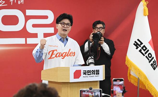 국민의힘 한동훈 제21대 대통령 선거 경선 후보가 28일 대전 동구 국민의힘 대전시당에서 당원 간담회를 열고 당원들과 소통의 시간을 가지고 있다. 김주형 기자 kjh2667_@cctoday.co.kr