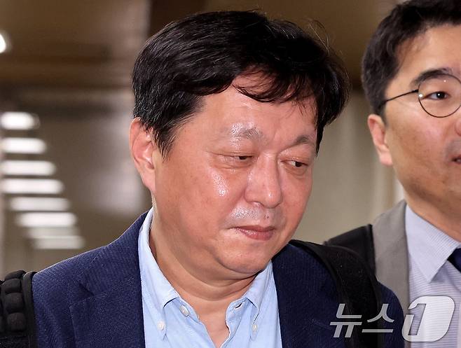 이재명 더불어민주당 대표의 최측근인 정진상 전 당대표 정무조정실장이 21일 오전 서울 서초구 서울중앙지법에서 열린 대장동 개발비리와 성남FC 불법후원 의혹 사건에 대한 공판에 출석하고 있다. 2024.5.21/뉴스1 ⓒ News1 박지혜 기자