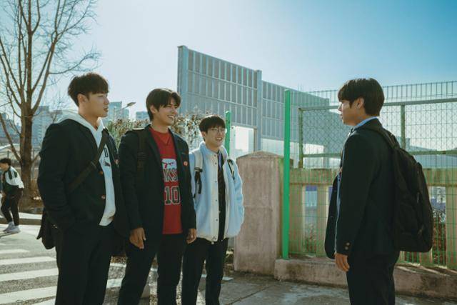 '약한 영웅' 시즌2의 연시은(박지훈)과 친구들. 넷플릭스 제공