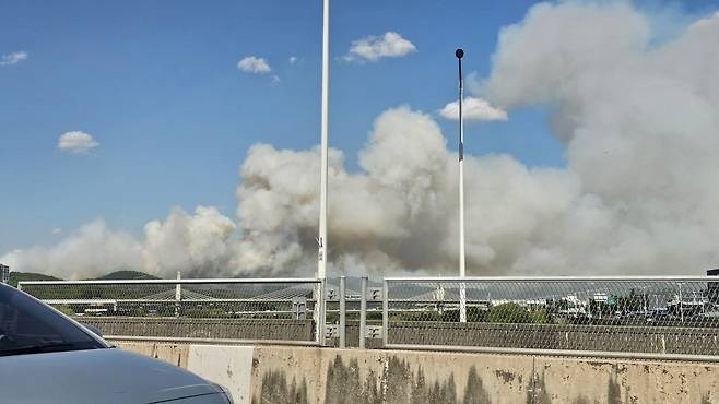 28일 대구 북구 노곡동 함지산에서 화재가 발생했다. 독자 제공