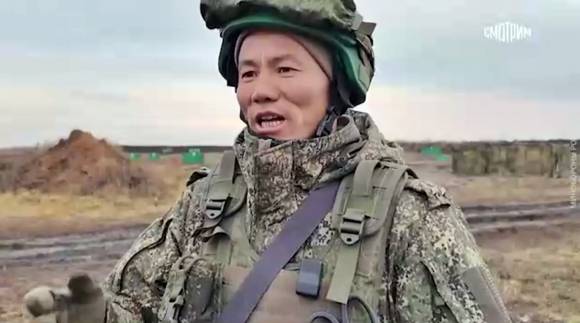 러시아와 북한이 북한군 파병을 공식 인정한 가운데, 러시아 국방부가 서부 쿠르스크에서 전투 훈련 중인 북한군 영상을 공개했다고 베스티 등 러시아 언론이 28일(현지시간) 보도했다. 사진은 영상 일부. 2025.4.28 텔레그램