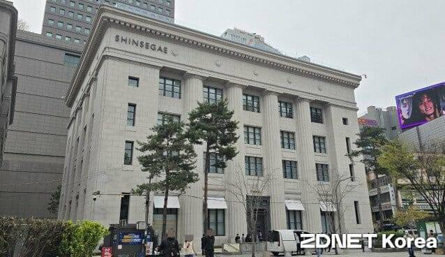 신세계백화점 '더 헤리티지'가 9일 개관했다.