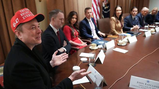 머스크는 올해 2월 트럼프 대통령이 주재한 첫 각료회의에 참석했다