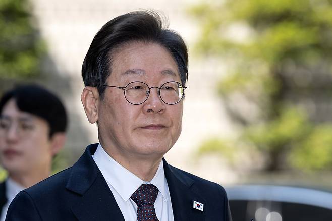 이재명 더불어민주당 대선 후보가 29일 오전 서울 서초구 서울중앙지방법원에서 열린 '대장동 배임 및 성남FC 뇌물' 1심 속행 공판에 출석하고 있다. /뉴스1