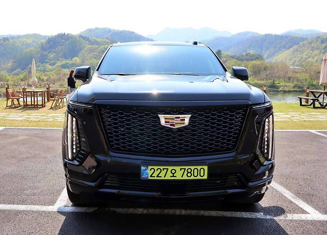 더 뉴 에스컬레이드 전면부 / 출처=IT동아