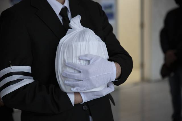 화장 후 유골의 뼛가루를 산에 뿌리는 ‘산분장’의 법적 근거가 마련되면서 강원 홍천에 첫 공공 산분장지가 조성된다. 사진은 기사의 특정 내용과 관련 없음. 이미지투데이