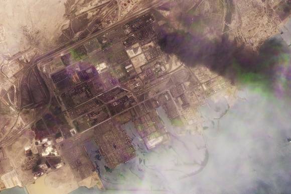 지난 26일 샤히드라자이 항구 폭발 사고로 인한 연기가 위성으로 촬영됐다. AFP-Planet Labs PBC
