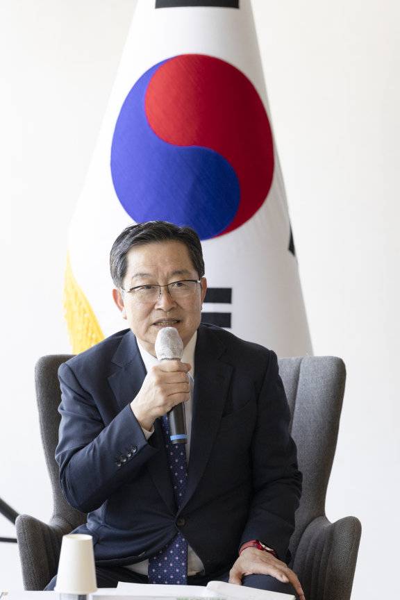 백승주 전쟁기념사업회장이 제8회 KWO 나지포럼에 대해 설명하고 있다. 홍중식 기자