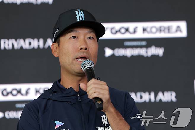 리브 골프 코리아에 나서는 '아이언 헤드 GC'의 캡틴 케빈 나가 30일 오전 인천 연수구 잭니클라우스 골프클럽 미디어센터에서 기자회견을 하고 있다. 2025.4.30/뉴스1 ⓒ News1 박정호 기자